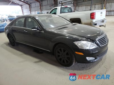 Czwarte zdjęcie samochodu z boku: 2008 MERCEDES-BENZ S 550 VIN:WDDDJ72X79A154865 - miniatura