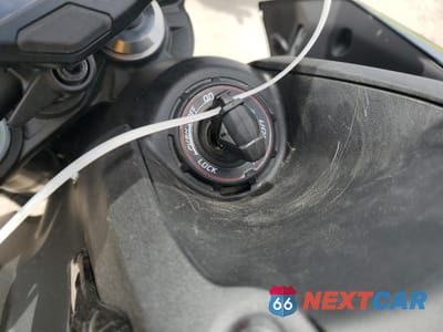Zdjęcie 8 z 10 samochodu: 2024 KAWASAKI ZR900 F VIN:ML5ZRDF15RDA70214 - miniatura