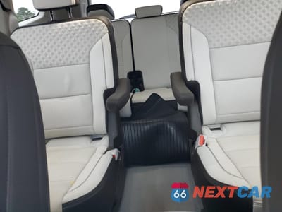 Zdjęcie 10 z 13 samochodu: 2024 GMC ACADIA DENALI VIN:1GKENLKS5RJ197427 - miniatura