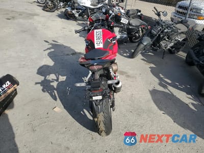 Czwarte zdjęcie samochodu z boku: 2022 HONDA CBR500 RA VIN:MLHPC6254N5301430 - miniatura