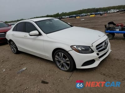 Czwarte zdjęcie samochodu z boku: 2015 MERCEDES-BENZ C 300 VIN:55SWF4JB6FU050863 - miniatura