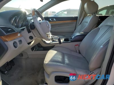 Zdjęcie 7 z 12 samochodu: 2012 LINCOLN MKT VIN:2LMHJ5AT7CBL51982 - miniatura