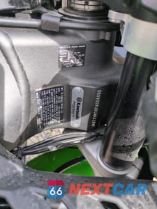 Zdjęcie 9 z 10 samochodu: 2023 KAWASAKI ZX1002 M VIN:JKBZXVM1XPA004490 - miniatura