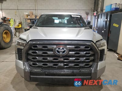 Piąte zdjęcie samochodu w środku: 2023 TOYOTA TUNDRA CREWMAX PLATINUM VIN:5TFNC5DB7PX028515 - miniatura