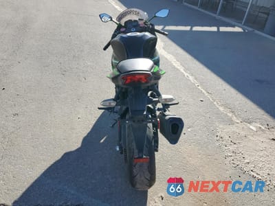 Czwarte zdjęcie samochodu z boku: 2016 KAWASAKI ZX636 E VIN:JKBZXJE13GA020800 - miniatura