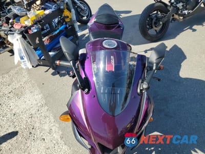 Piąte zdjęcie samochodu w środku: 2023 YAMAHA YZFR3 A VIN:MH3RH18Y1PK009497 - miniatura