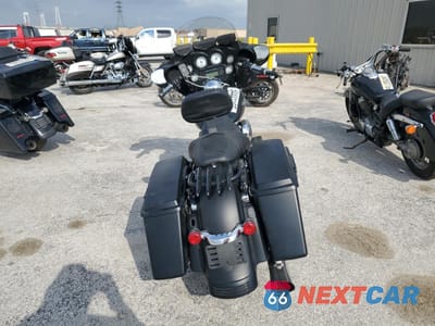 Czwarte zdjęcie samochodu z boku: 2010 HARLEY-DAVIDSON FLHX VIN:1HD1KB410AB623393 - miniatura