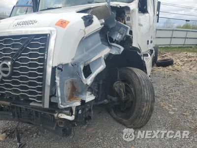 Zdjęcie 9 z 10 samochodu: 2020 VOLVO VNL SEMI TRUCK VIN:4V4NC9EH9LN232754 - miniatura