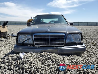 Piąte zdjęcie samochodu w środku: 1995 MERCEDES-BENZ E 420 BASE VIN:WDBEA34E7SC171869 - miniatura