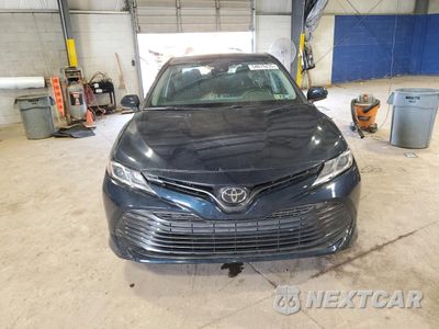 Piąte zdjęcie samochodu w środku: 2019 TOYOTA CAMRY L VIN:4T1B11HK4KU722788 - miniatura