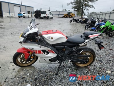 Trzecie zdjęcie samochodu z tyłu: 2022 YAMAHA YZFR7 VIN:JYARM38E1NA003757 - miniatura