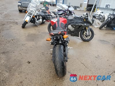 Czwarte zdjęcie samochodu z boku: 2014 YAMAHA FZ09 VIN:JYARN33E6EA001555 - miniatura