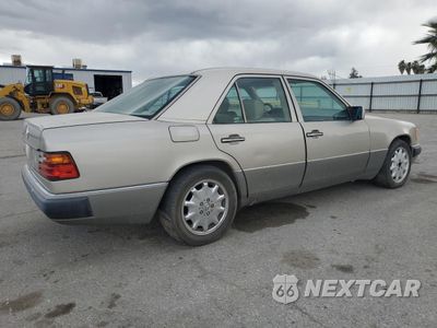 Trzecie zdjęcie samochodu z tyłu: 1993 MERCEDES-BENZ 300 E VIN:WDBEA32E4PB977085 - miniatura