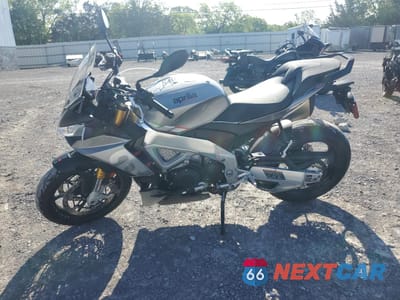 Trzecie zdjęcie samochodu z tyłu: 2023 APRILIA TUONO V4 1100 VIN:ZD4KZUA05PS000678 - miniatura