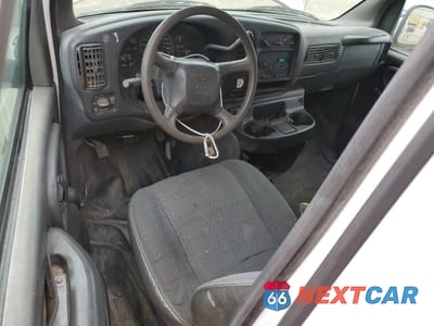 Zdjęcie 8 z 13 samochodu: 2002 CHEVROLET EXPRESS G1500 VIN:1GCEG15WX21194148 - miniatura