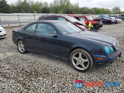 Czwarte zdjęcie samochodu z boku: 2002 MERCEDES-BENZ CLK 430 VIN:WDBLJ70G82F199460 - miniatura