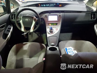 Zdjęcie 8 z 13 samochodu: 2013 TOYOTA PRIUS VIN:JTDKN3DU5D1629360 - miniatura