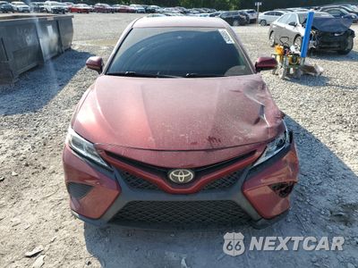Piąte zdjęcie samochodu w środku: 2018 TOYOTA CAMRY L VIN:4T1B11HK2JU521101 - miniatura