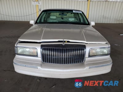 Piąte zdjęcie samochodu w środku: 1996 LINCOLN TOWN CAR CARTIER VIN:1LNLM83W7TY640188 - miniatura