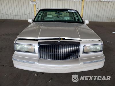 Piąte zdjęcie samochodu w środku: 1996 LINCOLN TOWN CAR CARTIER VIN:1LNLM83W7TY640188 - miniatura