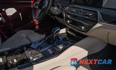 Zdjęcie 9 z 10 samochodu: 2018 BMW M5 VIN:WBSJF0C55JB283553 - miniatura