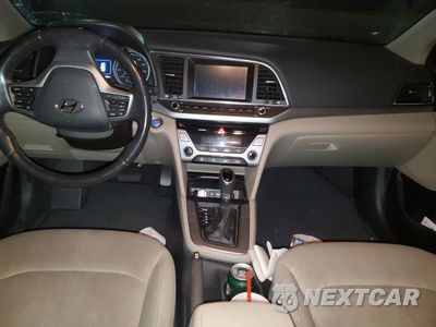 Zdjęcie 8 z 12 samochodu: 2017 HYUNDAI ELANTRA SE VIN:5NPD84LF1HH194442 - miniatura