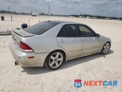 Trzecie zdjęcie samochodu z tyłu: 2001 LEXUS IS 300 VIN:JTHBD182110030763 - miniatura