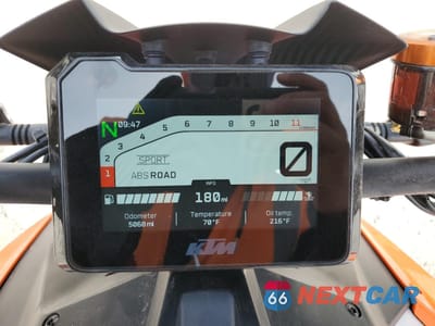 Zdjęcie 7 z 11 samochodu: 2022 KTM 1290 SUPER DUKE R VIN:VBKV39408NM955686 - miniatura
