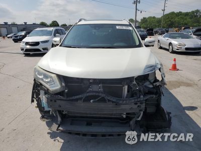 Piąte zdjęcie samochodu w środku: 2017 NISSAN ROGUE SV VIN:5N1AT2MV7HC760915 - miniatura