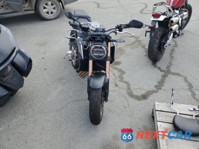 Piąte zdjęcie samochodu w środku: 2021 HONDA CB650 RA VIN:MLHRH0250M5200245 - miniatura