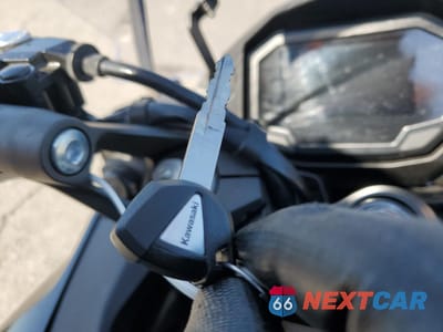 Zdjęcie 8 z 10 samochodu: 2020 KAWASAKI ZX1002 K VIN:JKBZXVK16LA002300 - miniatura