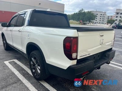 Trzecie zdjęcie samochodu z tyłu: 2022 HONDA RIDGELINE VIN:5FPYK3F11NB004573 - miniatura