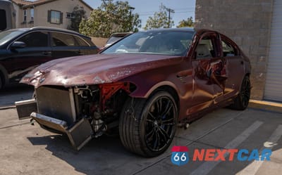 Drugie zdjęcie samochodu z przodu: 2018 BMW M5 VIN:WBSJF0C55JB283553 - miniatura