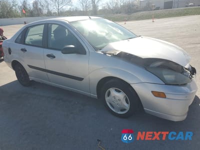 Czwarte zdjęcie samochodu z boku: 2003 FORD FOCUS LX VIN:1FAFP33P23W311601 - miniatura