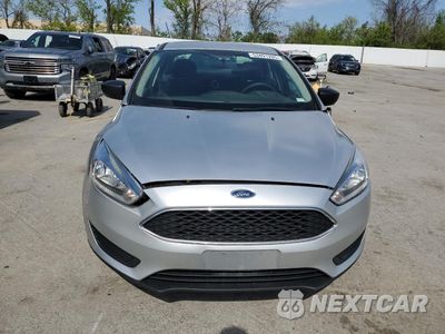 Piąte zdjęcie samochodu w środku: 2018 FORD FOCUS S VIN:1FADP3E27JL276416 - miniatura