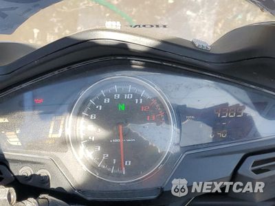 Zdjęcie 7 z 9 samochodu: 2014 HONDA VFR800 F VIN:JH2RC7910EK000067 - miniatura