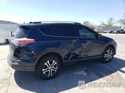 Trzecie zdjęcie samochodu z tyłu: 2017 TOYOTA RAV4 LE VIN:JTMBFREV5HJ109401 - miniatura