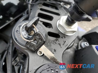 Zdjęcie 8 z 9 samochodu: 2020 YAMAHA YZFR1 VIN:JYARN66E6LA000786 - miniatura