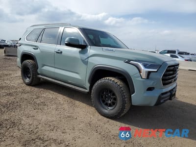 Czwarte zdjęcie samochodu z boku: 2024 TOYOTA SEQUOIA SR5 VIN:7SVAAABA7RX045220 - miniatura