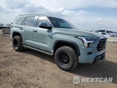 Czwarte zdjęcie samochodu z boku: 2024 TOYOTA SEQUOIA SR5 VIN:7SVAAABA7RX045220 - miniatura