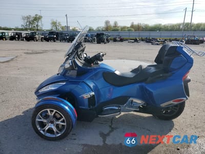 Trzecie zdjęcie samochodu z tyłu: 2019 CAN-AM SPYDER ROADSTER RT VIN:2BXNBDD26KV002676 - miniatura