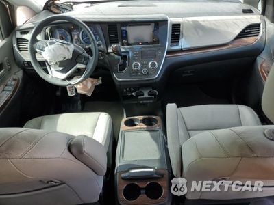 Zdjęcie 8 z 13 samochodu: 2016 TOYOTA SIENNA XLE VIN:5TDYK3DC8GS739966 - miniatura