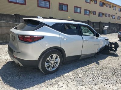 Trzecie zdjęcie samochodu z tyłu: 2021 CHEVROLET BLAZER 1LT VIN:3GNKBBRA8MS576113 - miniatura