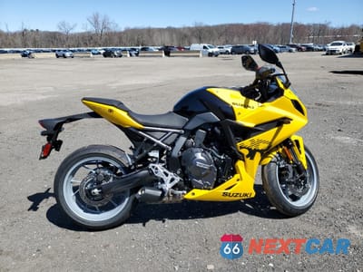 2025 SUZUKI GSX800 F JS1EM13B4S7100314 - główne zdjęcie licytacji z USA - miniatura