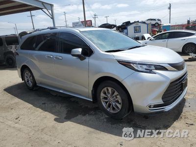 Czwarte zdjęcie samochodu z boku: 2023 TOYOTA SIENNA XLE VIN:5TDYRKEC8PS145074 - miniatura