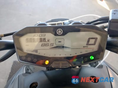 Zdjęcie 7 z 10 samochodu: 2018 YAMAHA MT07 VIN:JYARM27E4JA001734 - miniatura