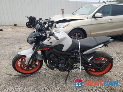 Trzecie zdjęcie samochodu z tyłu: 2019 YAMAHA MT09 VIN:JYARN53E2KA005111 - miniatura