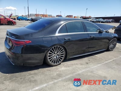 Trzecie zdjęcie samochodu z tyłu: 2021 MERCEDES-BENZ S 580 4MATIC VIN:W1K6G7GB9MA040699 - miniatura