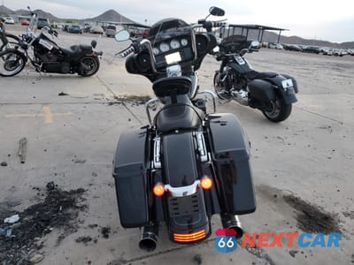 Czwarte zdjęcie samochodu z boku: 2015 HARLEY-DAVIDSON FLHXS STREET GLIDE SPECIAL VIN:1HD1KRM1XFB662752 - miniatura