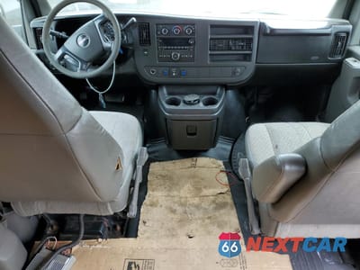 Zdjęcie 8 z 13 samochodu: 2009 GMC SAVANA G3500 VIN:1GTHG35C691130231 - miniatura